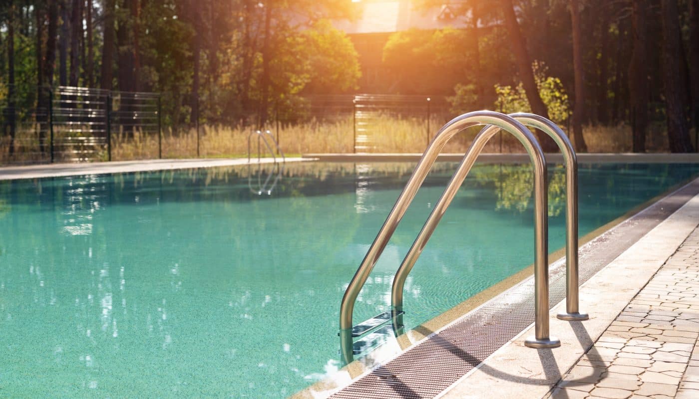 escalier de piscine sur liner